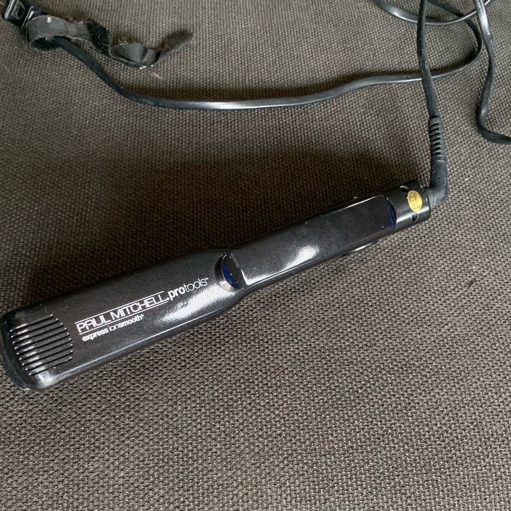 Paul Mitchell Express Ion Smooth+ 1.25” Flat Iron